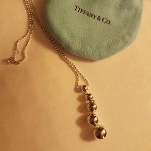 Graduated bead drop dangling pendant necklace